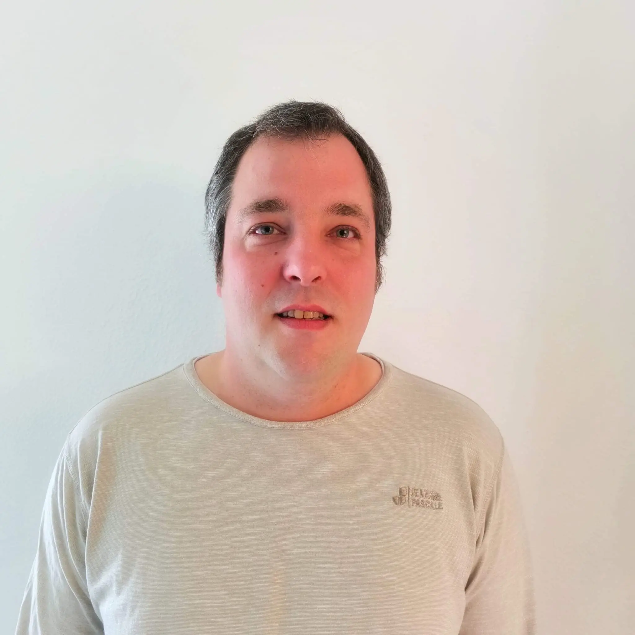 Porträt von Dozent Dennis Z. der Meisterschmiede