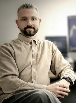 Porträt von Dozent Dominik S. aus dem Team der Meisterschmiede