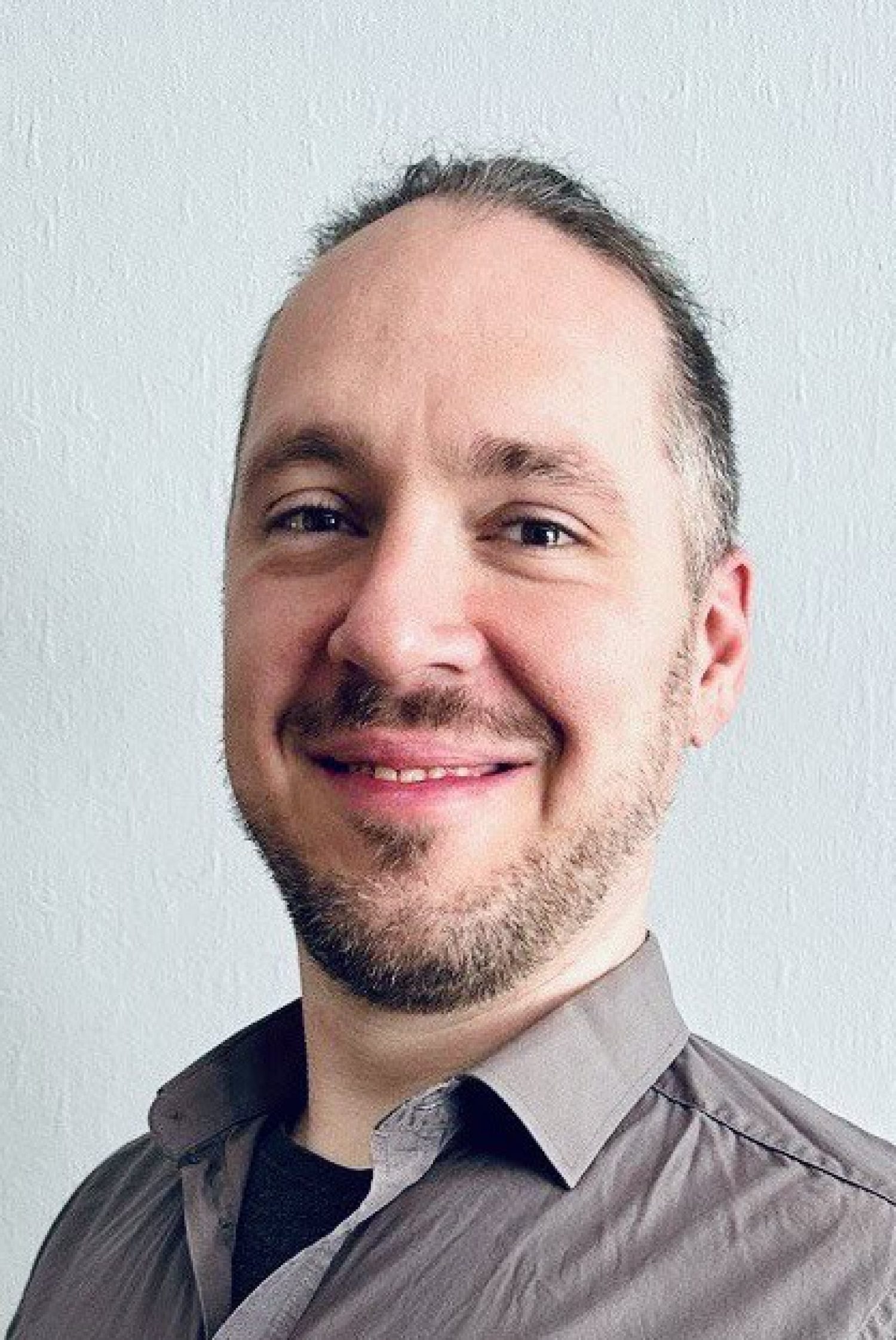 Porträt von Dozent Daniel M. der Meisterschmiede