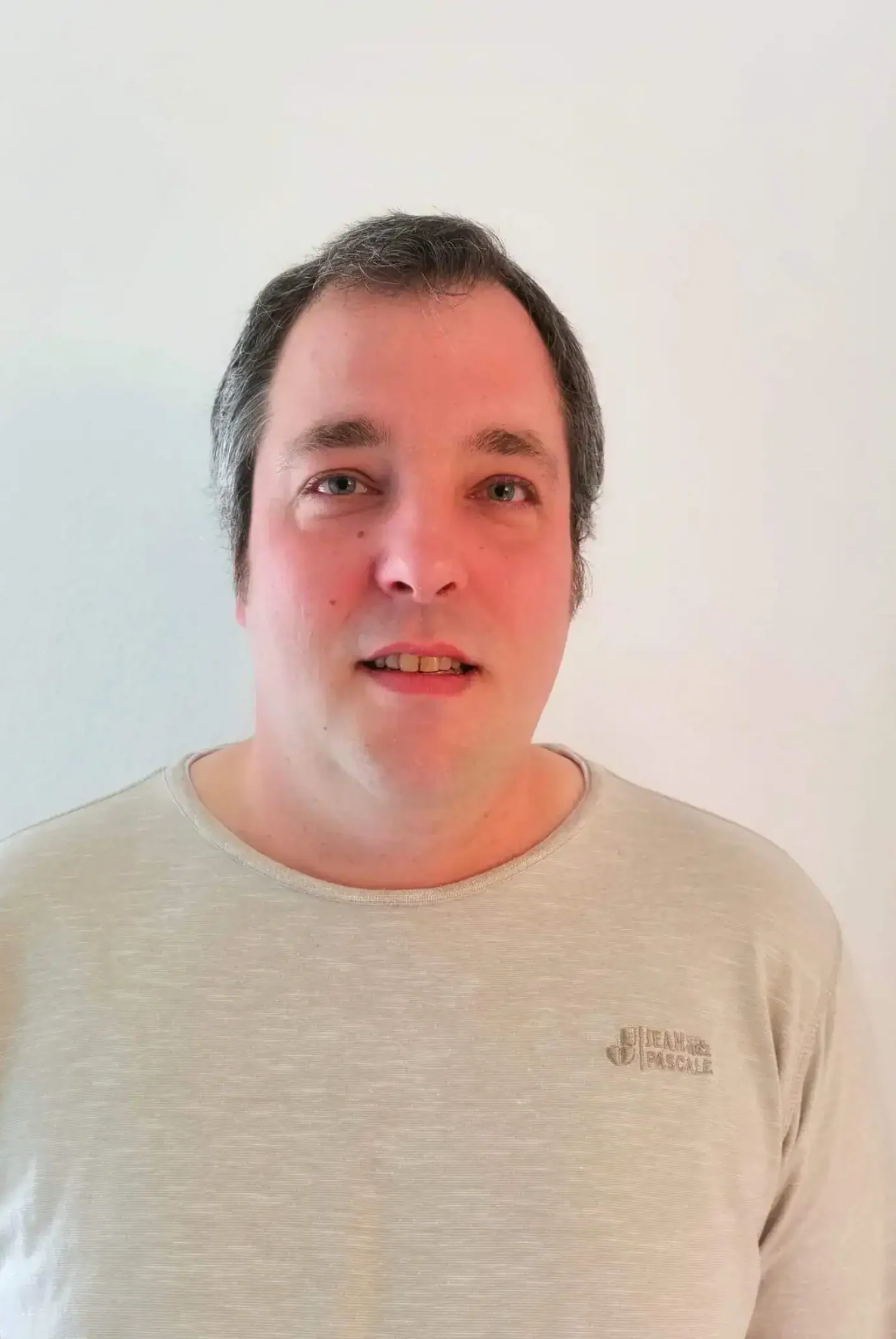 Porträt von Dozent Dennis Z. der Meisterschmiede
